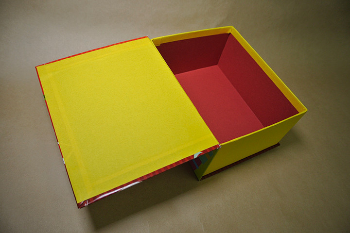 ブック型の貼り箱 オリジナルパッケージ印刷 化粧箱move